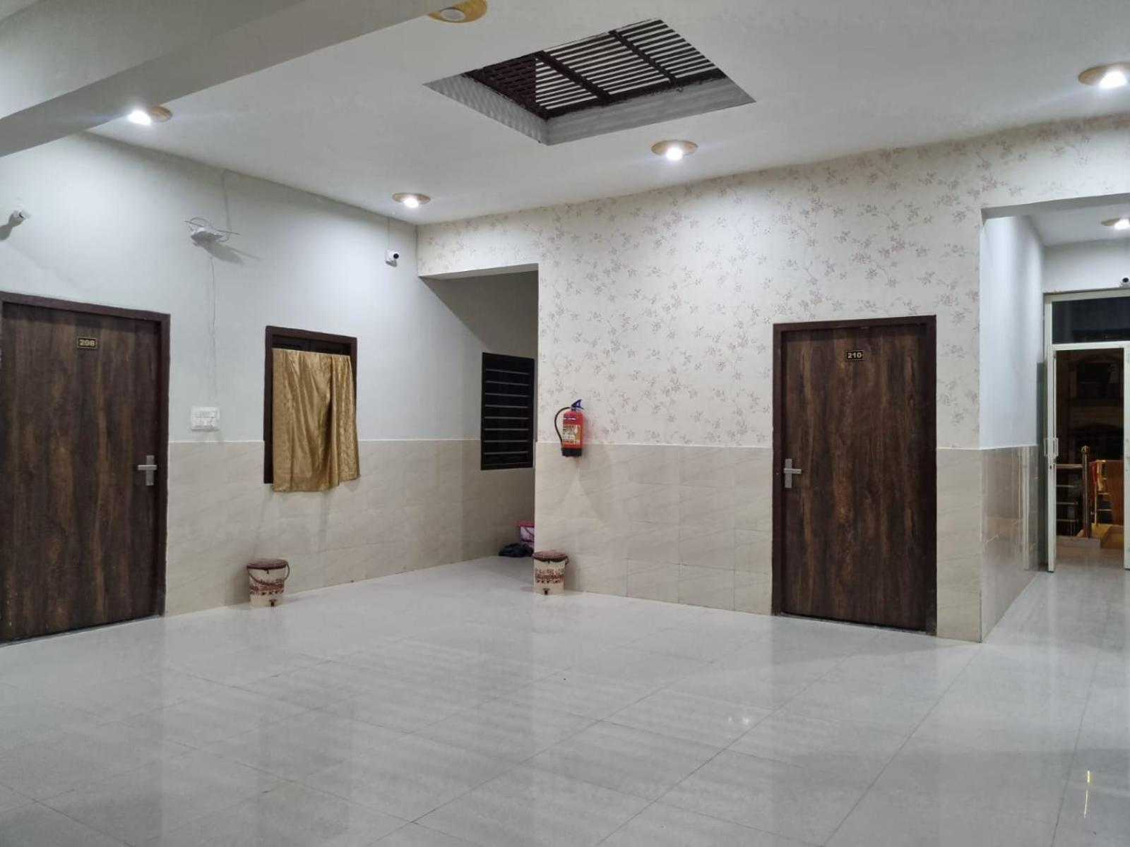 Vrindavan Bhakti Bhavan- Near Prem Mandir By Mukund Hotell Eksteriør bilde