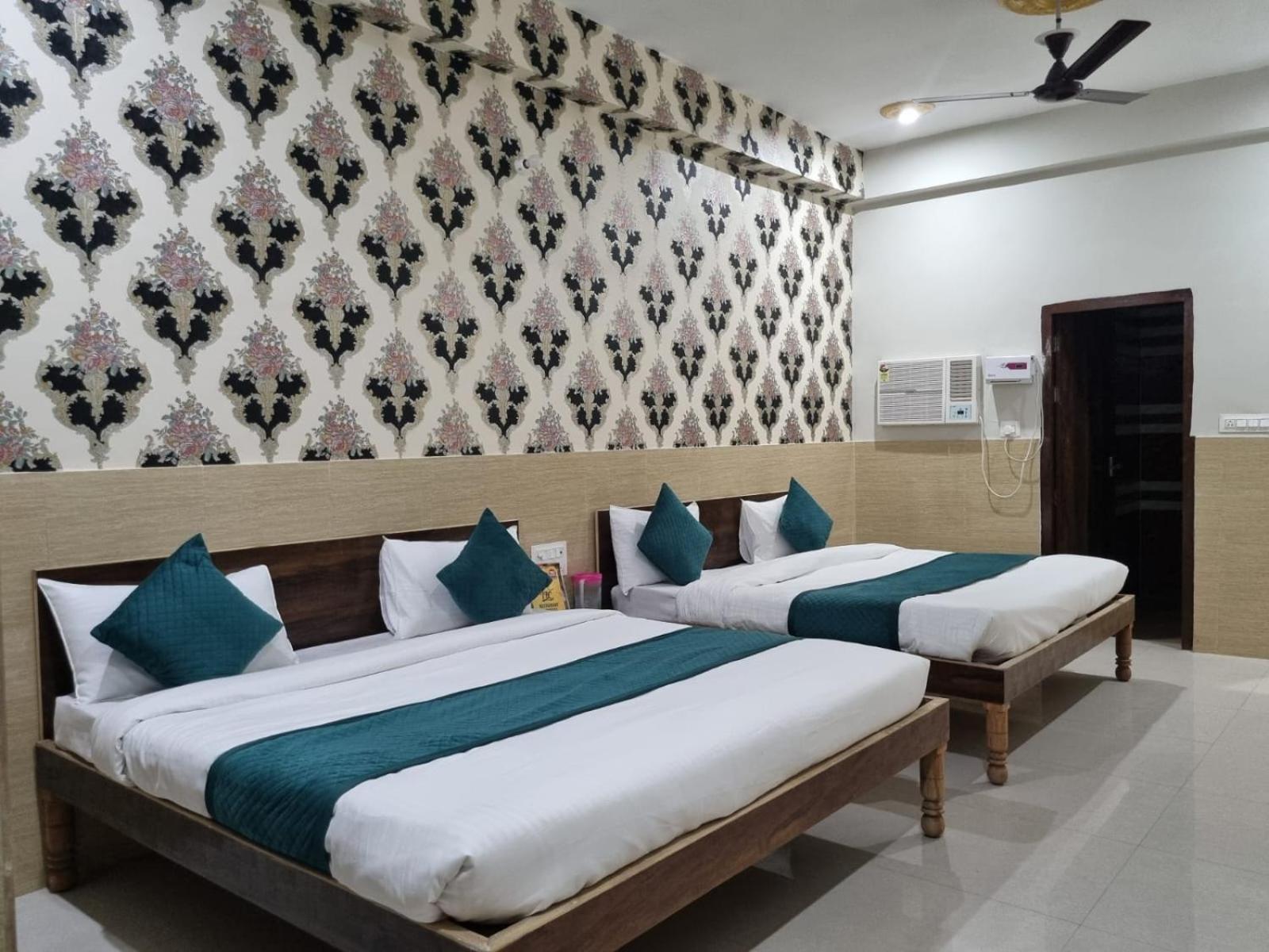 Vrindavan Bhakti Bhavan- Near Prem Mandir By Mukund Hotell Eksteriør bilde
