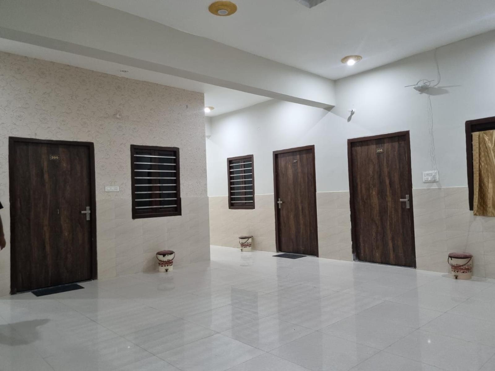 Vrindavan Bhakti Bhavan- Near Prem Mandir By Mukund Hotell Eksteriør bilde