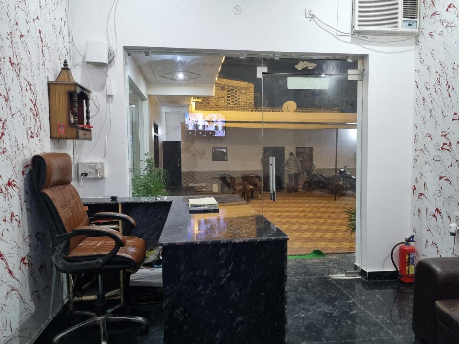 Vrindavan Bhakti Bhavan- Near Prem Mandir By Mukund Hotell Eksteriør bilde
